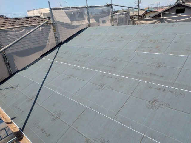 姫路市の葺き替えに伴う防水紙敷設